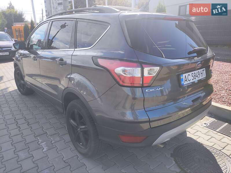 Внедорожник / Кроссовер Ford Escape 2017 в Луцке