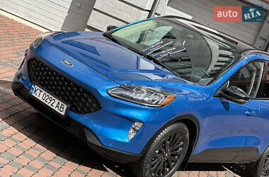 Внедорожник / Кроссовер Ford Escape 2020 в 