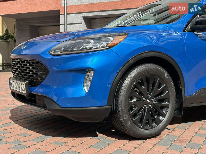 Внедорожник / Кроссовер Ford Escape 2020 в Ивано-Франковске
