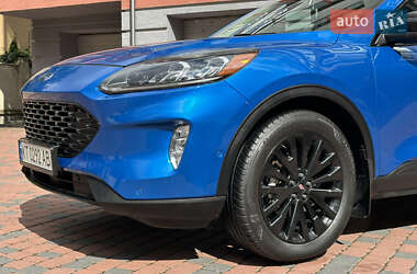 Внедорожник / Кроссовер Ford Escape 2020 в 