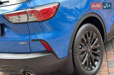 Внедорожник / Кроссовер Ford Escape 2020 в 