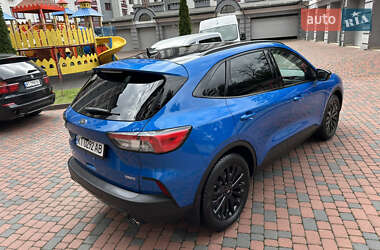 Внедорожник / Кроссовер Ford Escape 2020 в 
