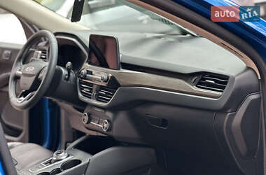 Внедорожник / Кроссовер Ford Escape 2020 в 