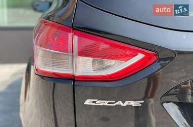 Внедорожник / Кроссовер Ford Escape 2015 в 
