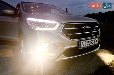 Внедорожник / Кроссовер Ford Escape 2018 в 