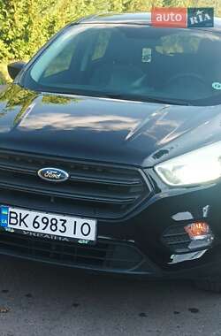 Внедорожник / Кроссовер Ford Escape 2016 в 