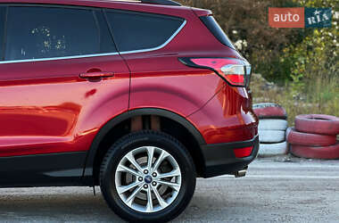 Внедорожник / Кроссовер Ford Escape 2018 в 