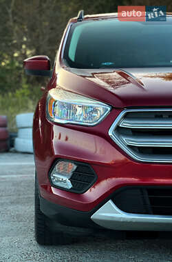 Внедорожник / Кроссовер Ford Escape 2018 в 