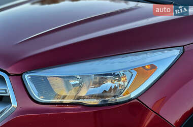 Внедорожник / Кроссовер Ford Escape 2018 в 