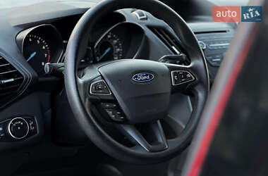 Внедорожник / Кроссовер Ford Escape 2018 в 