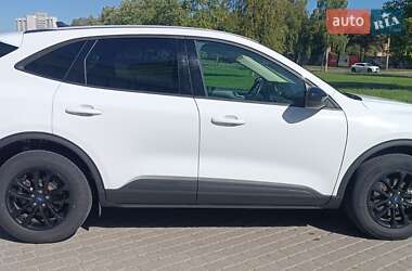 Внедорожник / Кроссовер Ford Escape 2020 в 