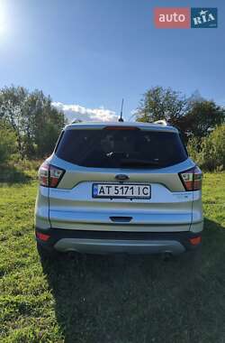 Внедорожник / Кроссовер Ford Escape 2017 в 