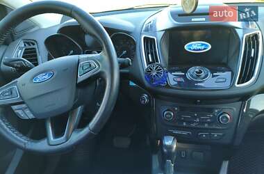 Внедорожник / Кроссовер Ford Escape 2017 в 