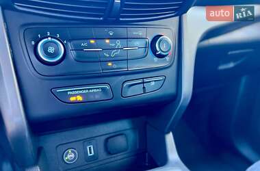 Внедорожник / Кроссовер Ford Escape 2018 в 