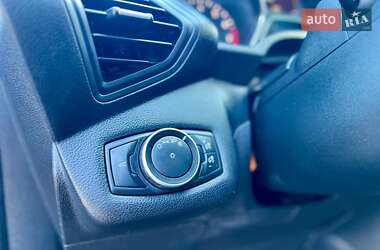 Внедорожник / Кроссовер Ford Escape 2018 в 