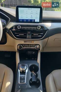 Внедорожник / Кроссовер Ford Escape 2019 в 
