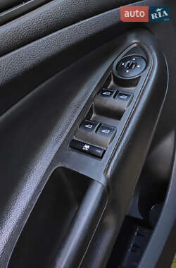 Внедорожник / Кроссовер Ford Escape 2014 в 