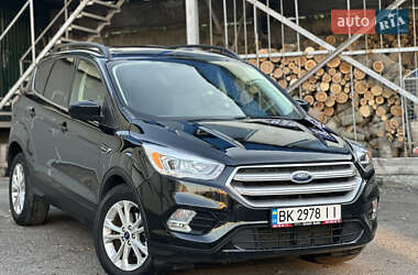 Внедорожник / Кроссовер Ford Escape 2018 в 