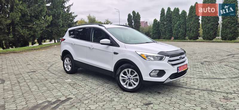 Внедорожник / Кроссовер Ford Escape 2018 в 