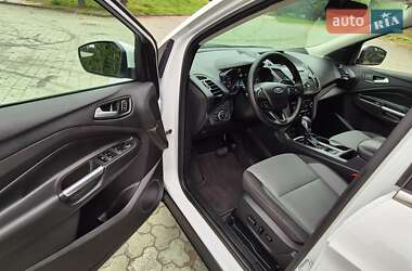Внедорожник / Кроссовер Ford Escape 2018 в 