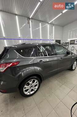 Внедорожник / Кроссовер Ford Escape 2015 в 