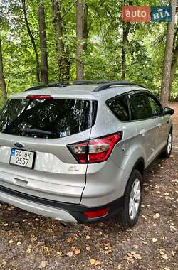 Внедорожник / Кроссовер Ford Escape 2017 в 