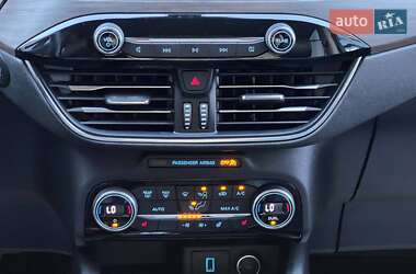 Внедорожник / Кроссовер Ford Escape 2020 в 