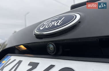 Внедорожник / Кроссовер Ford Escape 2017 в 