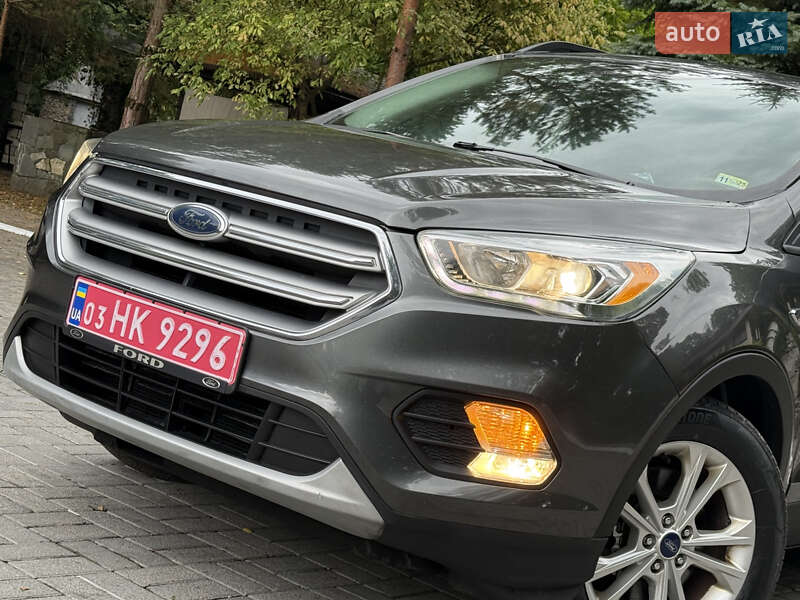 Внедорожник / Кроссовер Ford Escape 2016 в Дрогобыче