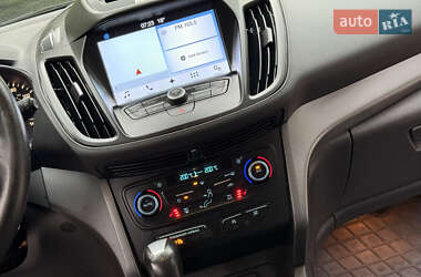 Внедорожник / Кроссовер Ford Escape 2016 в 