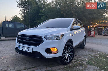 Внедорожник / Кроссовер Ford Escape 2018 в 