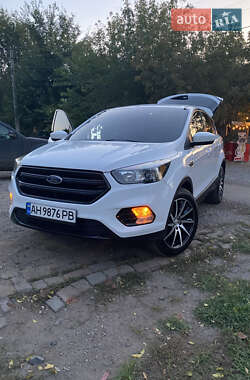 Внедорожник / Кроссовер Ford Escape 2018 в 
