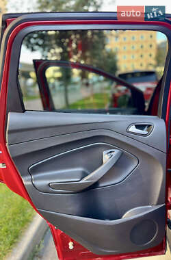 Внедорожник / Кроссовер Ford Escape 2018 в 