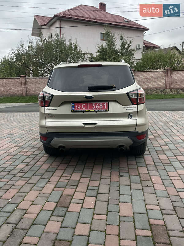 Внедорожник / Кроссовер Ford Escape 2018 в Ивано-Франковске