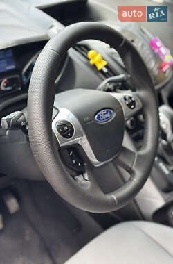 Внедорожник / Кроссовер Ford Escape 2015 в 