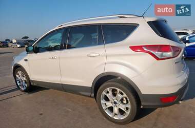 Внедорожник / Кроссовер Ford Escape 2015 в 