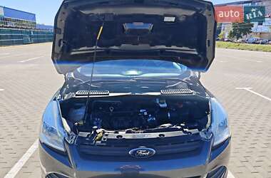 Внедорожник / Кроссовер Ford Escape 2015 в 
