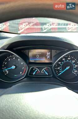Внедорожник / Кроссовер Ford Escape 2015 в 