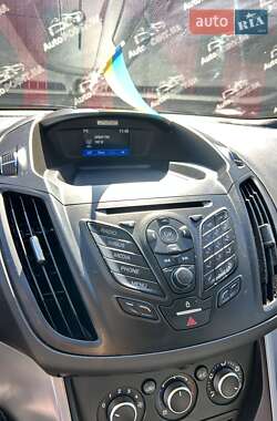 Внедорожник / Кроссовер Ford Escape 2015 в 