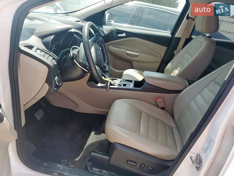 Внедорожник / Кроссовер Ford Escape 2017 в Черкассах