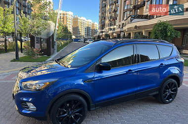Внедорожник / Кроссовер Ford Escape 2017 в 