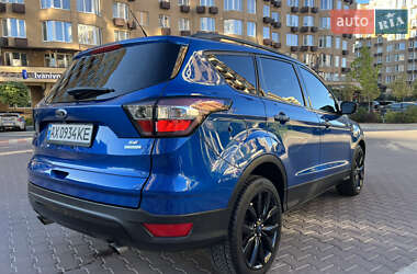 Внедорожник / Кроссовер Ford Escape 2017 в 