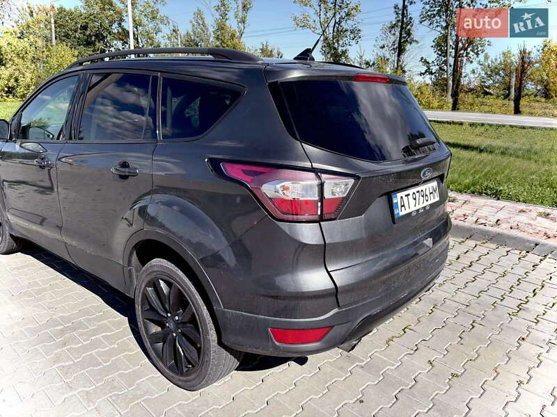 Внедорожник / Кроссовер Ford Escape 2017 в Ивано-Франковске