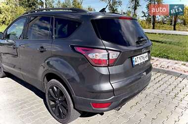 Внедорожник / Кроссовер Ford Escape 2017 в 