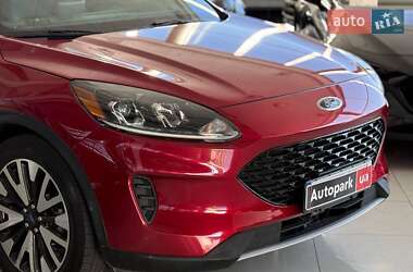 Внедорожник / Кроссовер Ford Escape 2020 в 