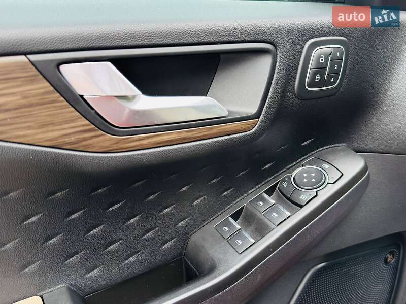 Внедорожник / Кроссовер Ford Escape 2020 в Львове