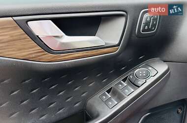 Внедорожник / Кроссовер Ford Escape 2020 в 