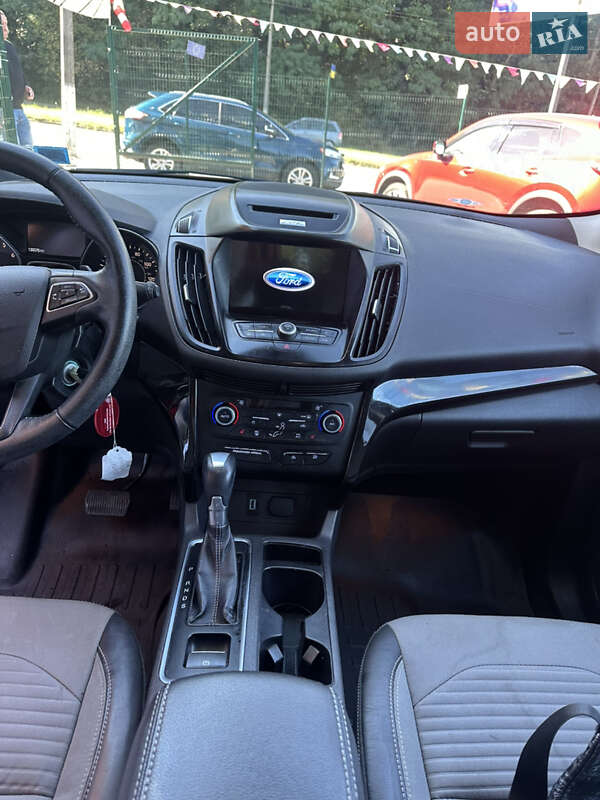 Внедорожник / Кроссовер Ford Escape 2018 в Черновцах