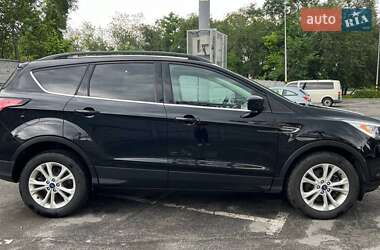 Внедорожник / Кроссовер Ford Escape 2018 в 
