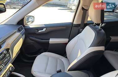 Внедорожник / Кроссовер Ford Escape 2020 в 